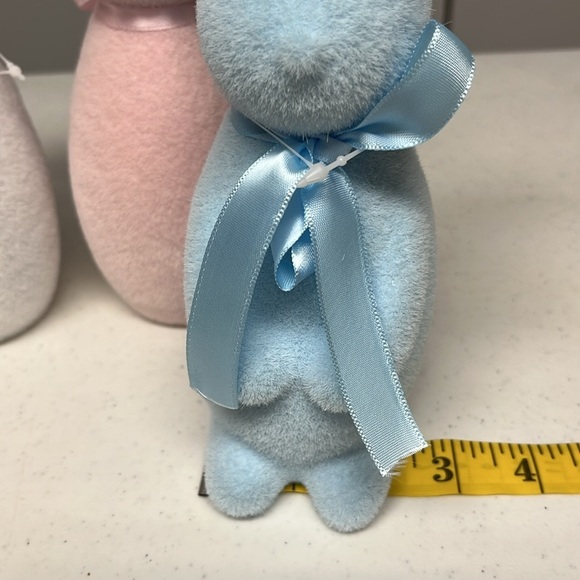 Easter Bunnies Flocked - Picture 4 of 11